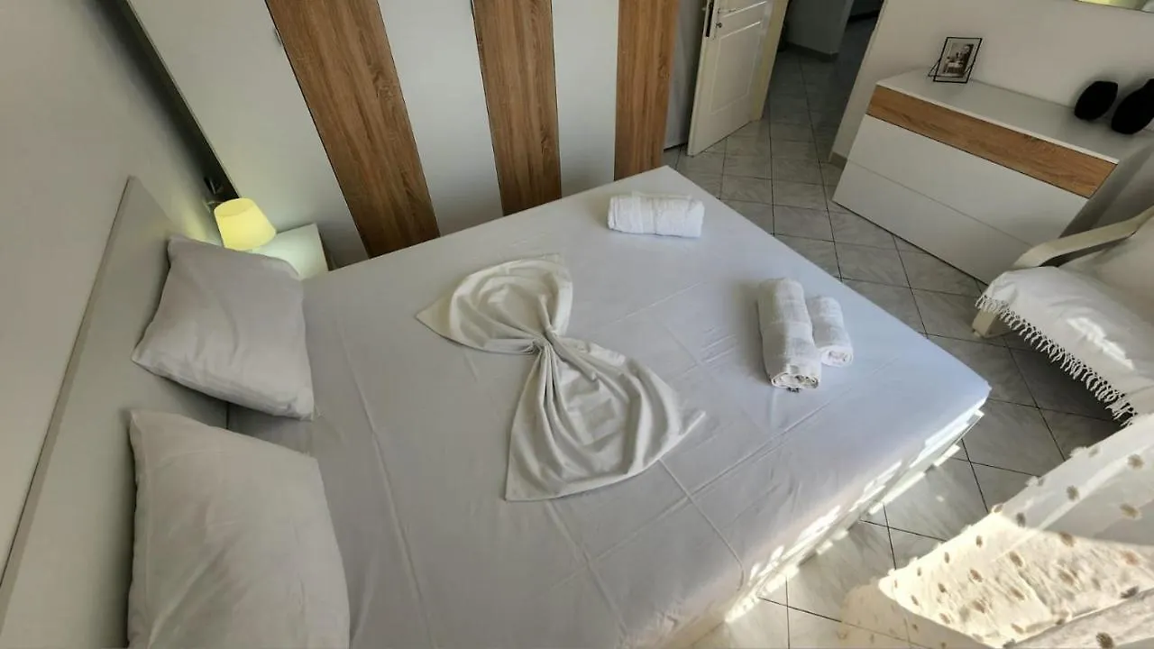 Holiday Sea View Apartment Sarande