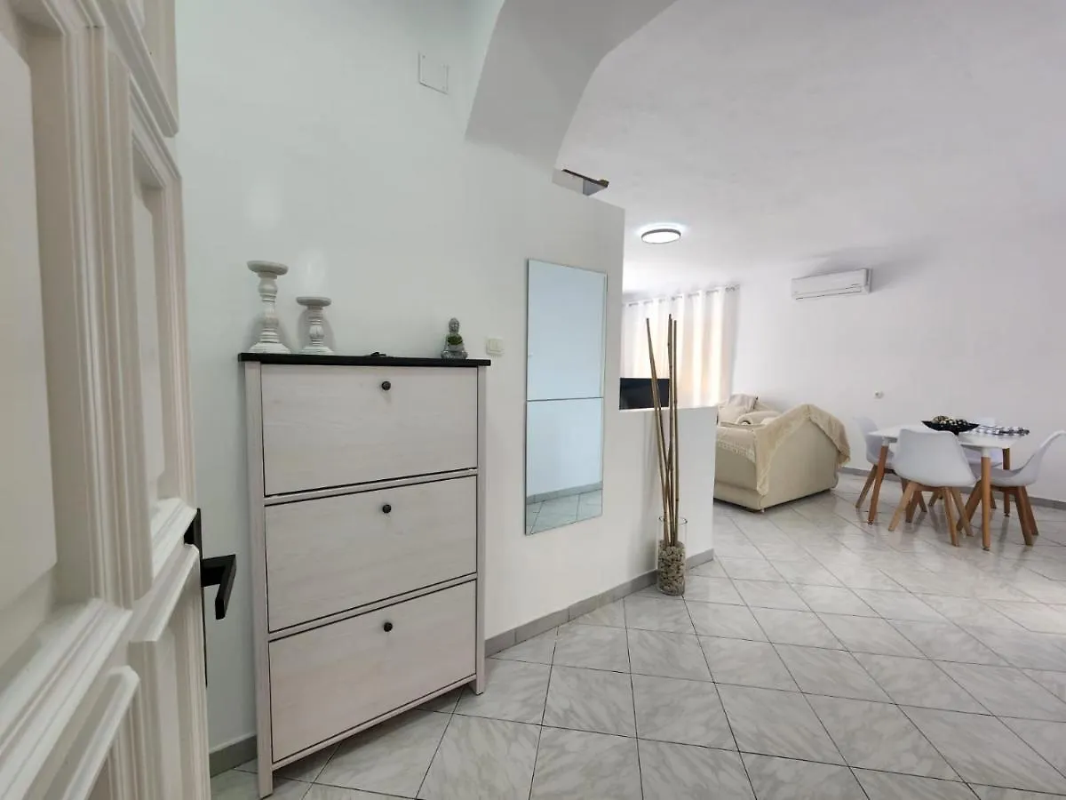 Holiday Sea View Apartment Sarande