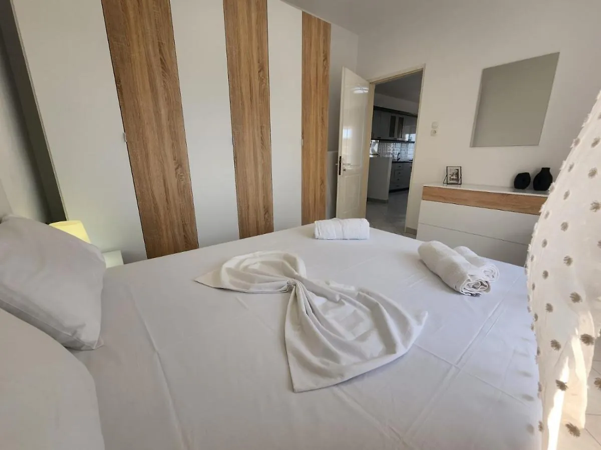 Holiday Sea View Apartment Sarande